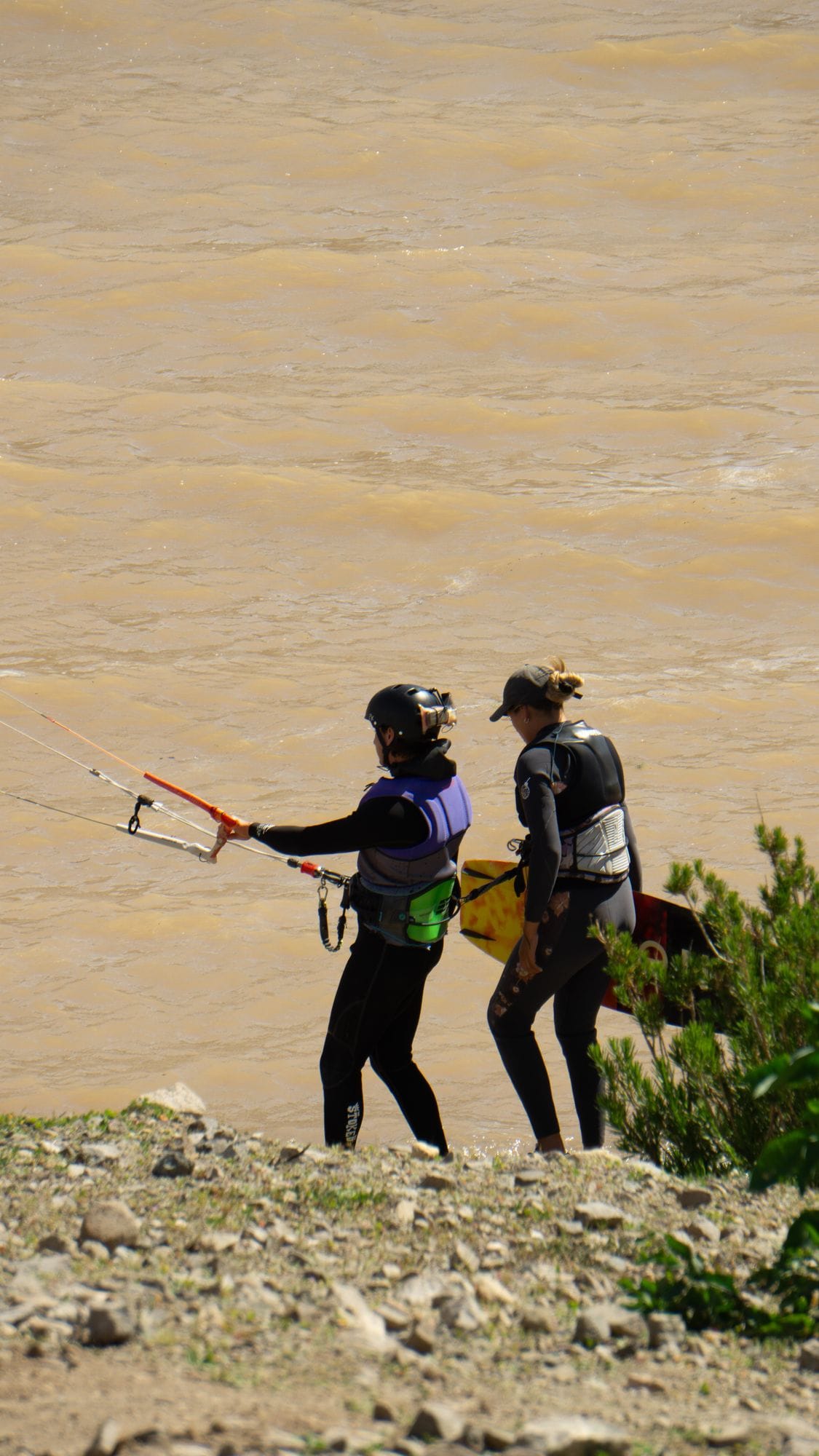 Clase privada de kitesurf en Embalse Puclaro: práctica de control de barra junto al instructor